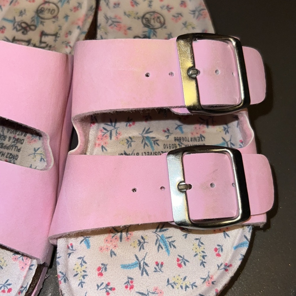 Lily & Dan sandals size 9/10 gently used but does have some marks on straps - Picture 4 of 4